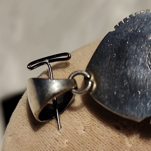 Jon Mc Cray Signed Spiney Oyster and sterling Pendant - Picture 8 of 10